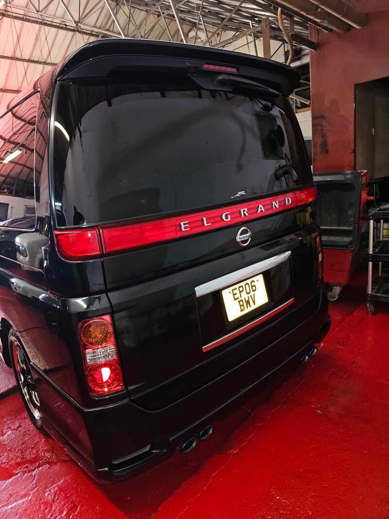 NISSAN ELGRAND