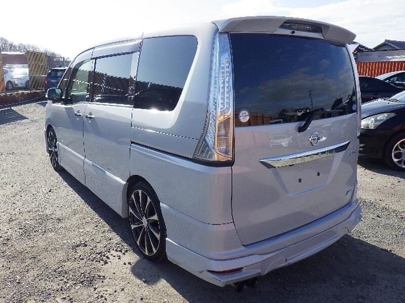 NISSAN SERENA