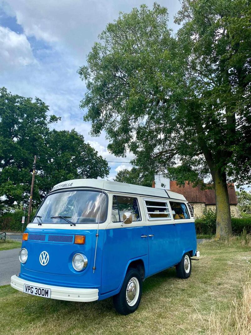 VOLKSWAGEN T2 BAY WINDOW