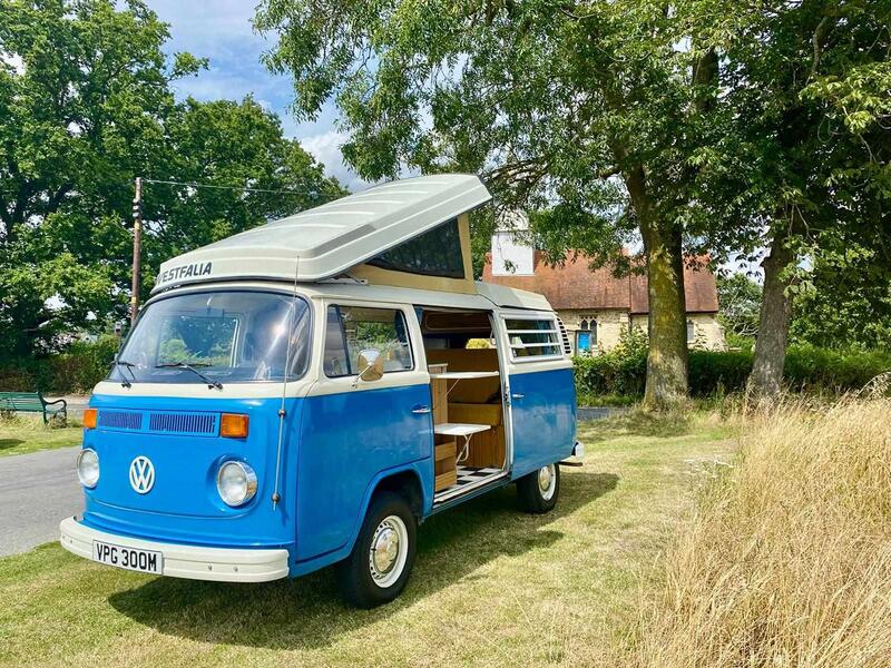 VOLKSWAGEN T2 BAY WINDOW